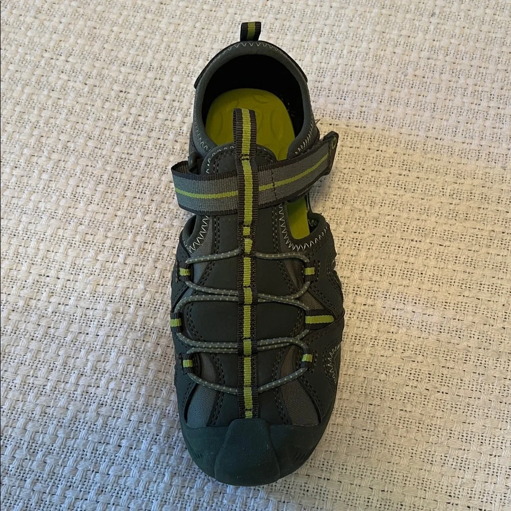 Outdoor Adventure Gray and Green Merrell Hydro 2 Sport Boys Sandals  Size 3